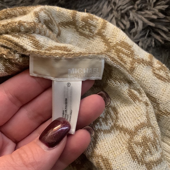 - Micheal kors beanie - Picture 2 of 5